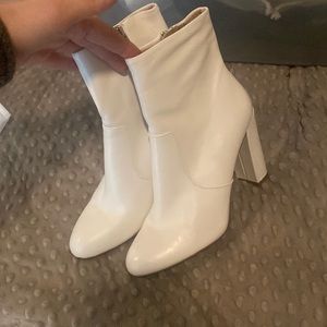 White leather upper Steve Madden heeled boots